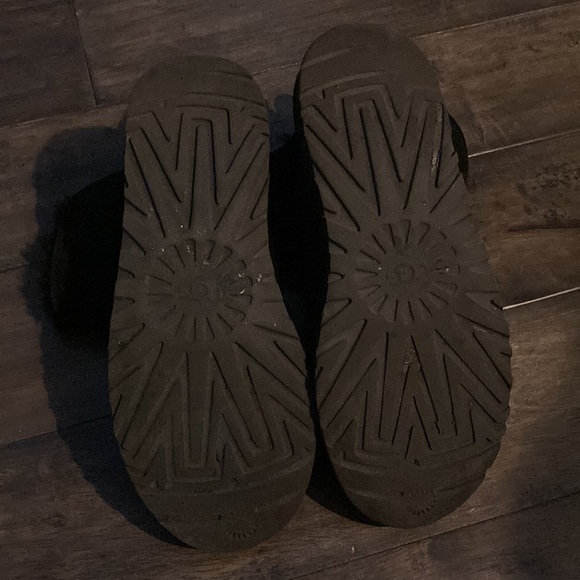 UGG Black Short Bow Boots - Picture 4 of 4